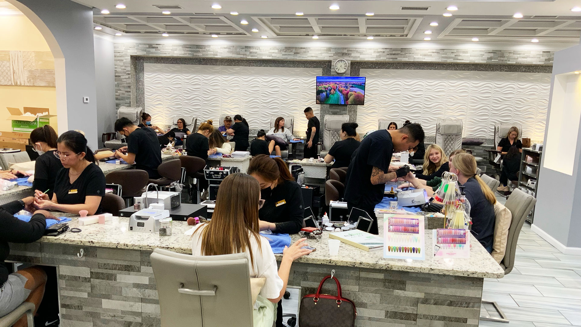 ROYALE' NAILS SPA - CUMMING